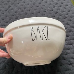 Rae Dunn mixing bowl 10”